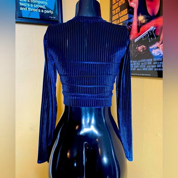 Women’s Top Shop Velvet Longsleeve Crop ( 4 ) - Picture 3 of 5